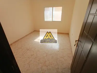 استوديو واسع للإيجار في الروضة 3 على شارع الشيخ عمار بمطبخ منفصل وتكييف اسبليت وسعر مميز