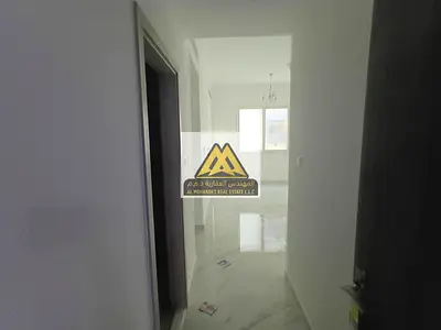 A distinctive apartment in excellent condition, second occupancy, suitable for families or individuals. Spacious and comfortable, it's located in a vi