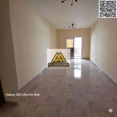 Balcony with open view | Excellent location close to all services | Very spacious | Apartment on University Street, on the main road