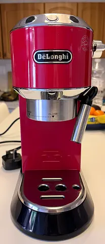 DeLonghi Red Espresso/Cappuccino Machine - with coffee Grinder