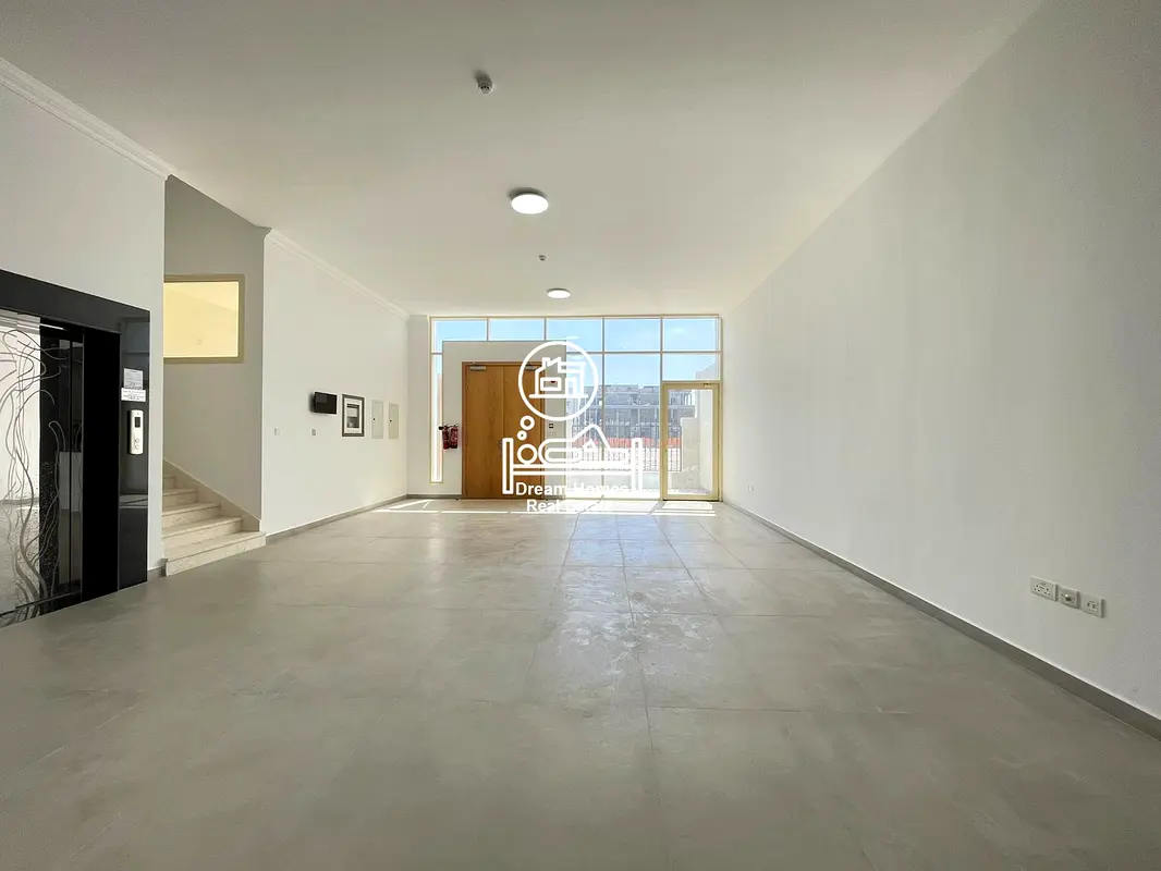 Luxury 5-bed villa with Pvt. Ent. in Zayed city