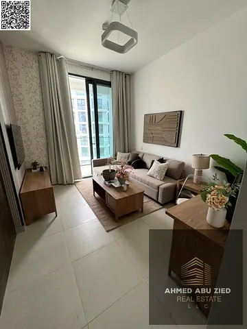 استوديو للبيع – الحمريه اجمل مكان الشارقة | مفروش بالكامل | استوديو بتصميم عملي | بلكونة باطلالة علي خور | تشطيب سوبر ديلوكس | جاهز للسكن | فرش راقي
