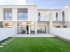 Single Row I Prime location I Vastu | Upgraded