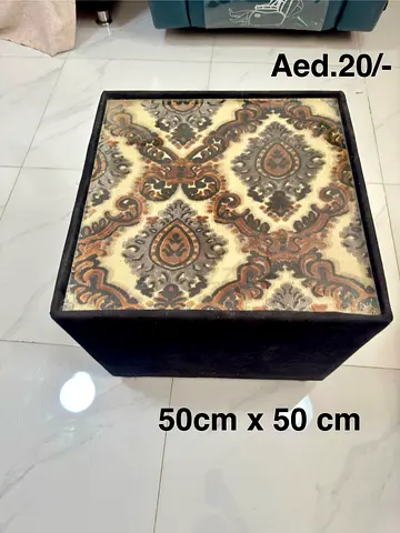 Corner table