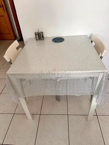 Dining table with 4 chair for sell
