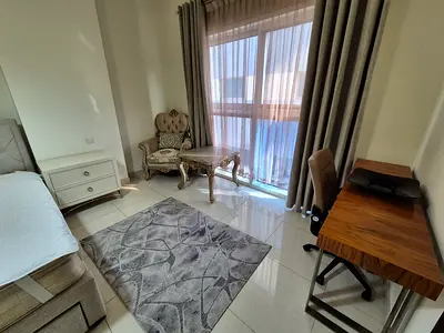 Master in RUSSIAN speakers occupied flat