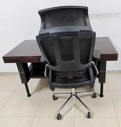 Ergonomic Mesh Office Chair with Wooden Desk (used)