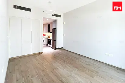 prime location | Premium Studio | Padel Court