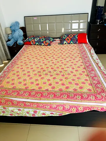 Hydraulic Queen Size Bed with Medicated Mattress.