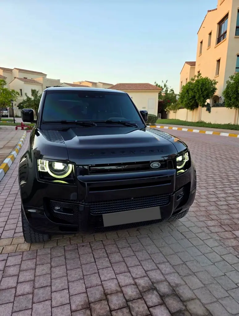 Land Rover Defender 2024 — photo 1 of 8