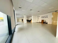 Shop Near Metro | Suitable For Executive Brands