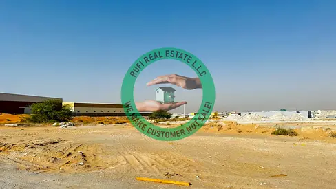 **🏭 أرض للبيع على الطريق الرئيسي بمساحة 350,000 قدم مربع في منطقة الإمارات الصناعية الحديثة، أم القيوين 🏭**