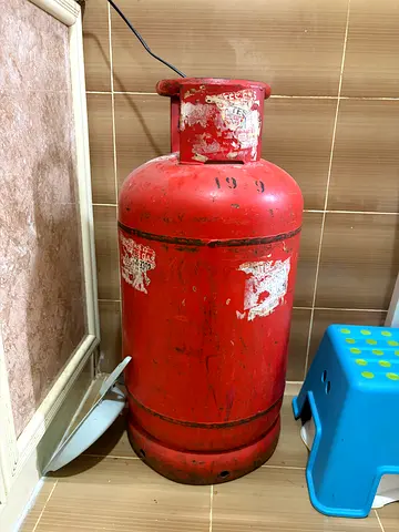Used Red LPG Gas Cylinder - Single Unit