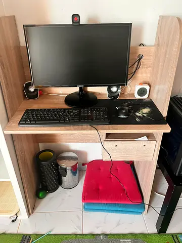 Study table : office table
