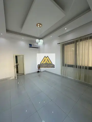 فرصة مميزة لاستئجار فيلا كورنر في منطقة الياسمين ضمن مخطط الاتحاد، تقع على شارع أسفلت بموقع مميز