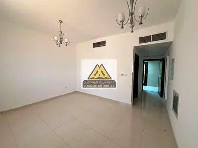 One-bedroom apartment with living room, first-time occupant, spacious layout, master bedroom with 2 bathrooms, excellent location