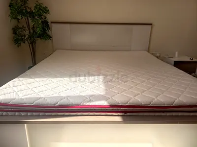 King size 180×200 modern white bed frame with double medical mattress