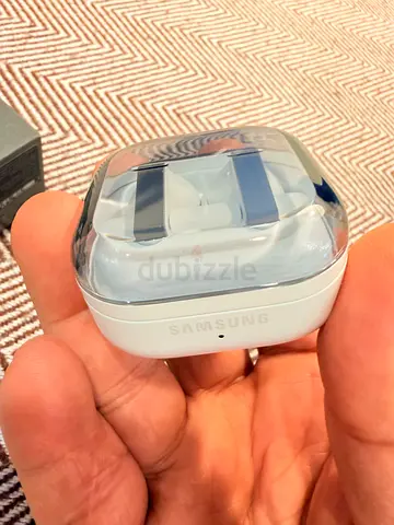 Samsung Galaxy Buds 4 Pro with Box, Cable and Accessories. Under Warranty LESS THAN 2 Weeks Used.