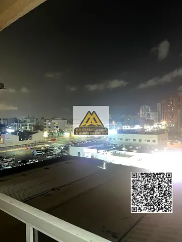شقة واسعة بتصميم عملي ومناسب للعائلات، تقع في موقع مميز قريب من جميع الخدمات والمرافق، مع سهولة الوصول إلى الشارقة ودبي عبر الطرق الرئيسية.