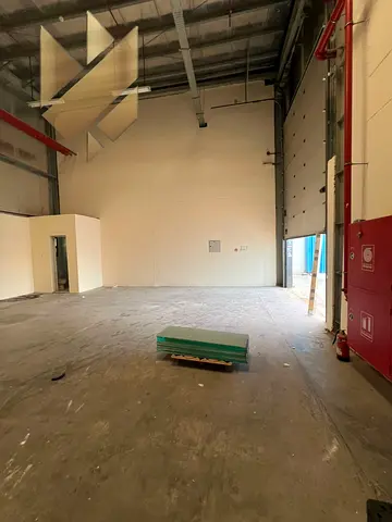 Annual Rent – ​​Warehouse in Industrial Area 18 – Sharjah. Excellent Opportunity. Area: 2500 sq ft