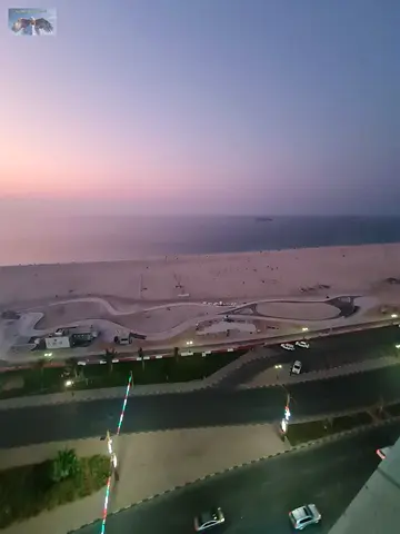 3غرف وصالة 3 حمامات اطلالة بحرية فرش جديد ومرتب مع جيم ومسبح وبارك