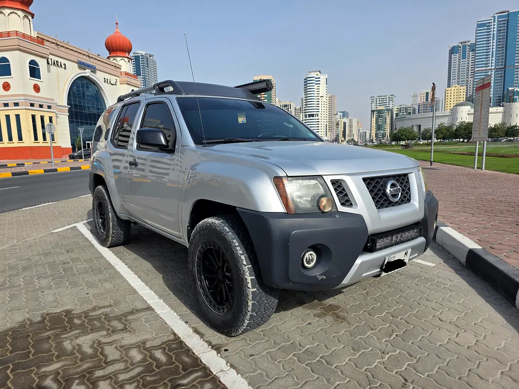 Nissan Xterra 2011 — photo 1 of 10
