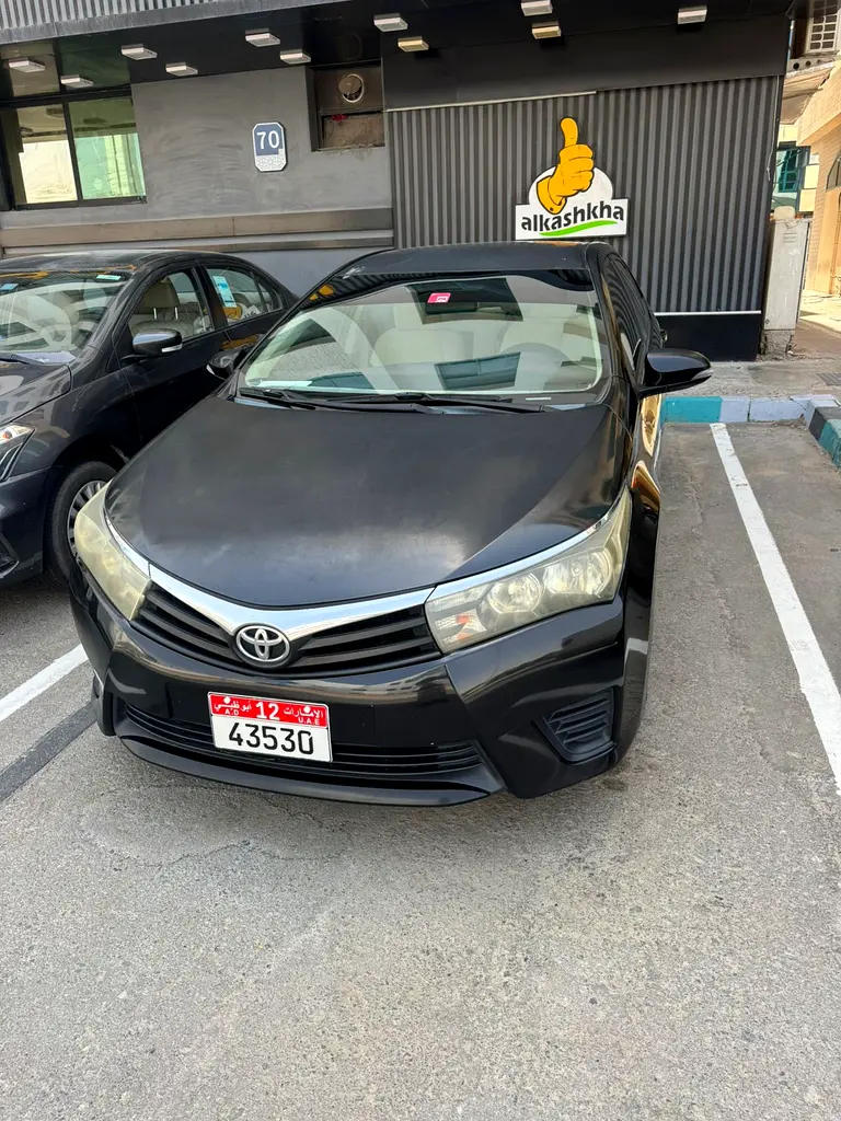 Toyota Corolla 2015 — photo 1 of 4