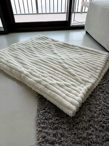 Throw blanket