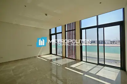 Canal Front | Single Row Corner | Upgraded 5BR