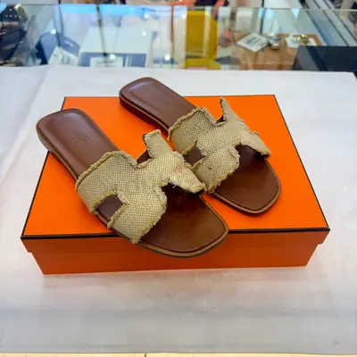 Hermes Authentic Beige/Brownn Woven and leather Oran Sandals — 39.5 (pre-owned)