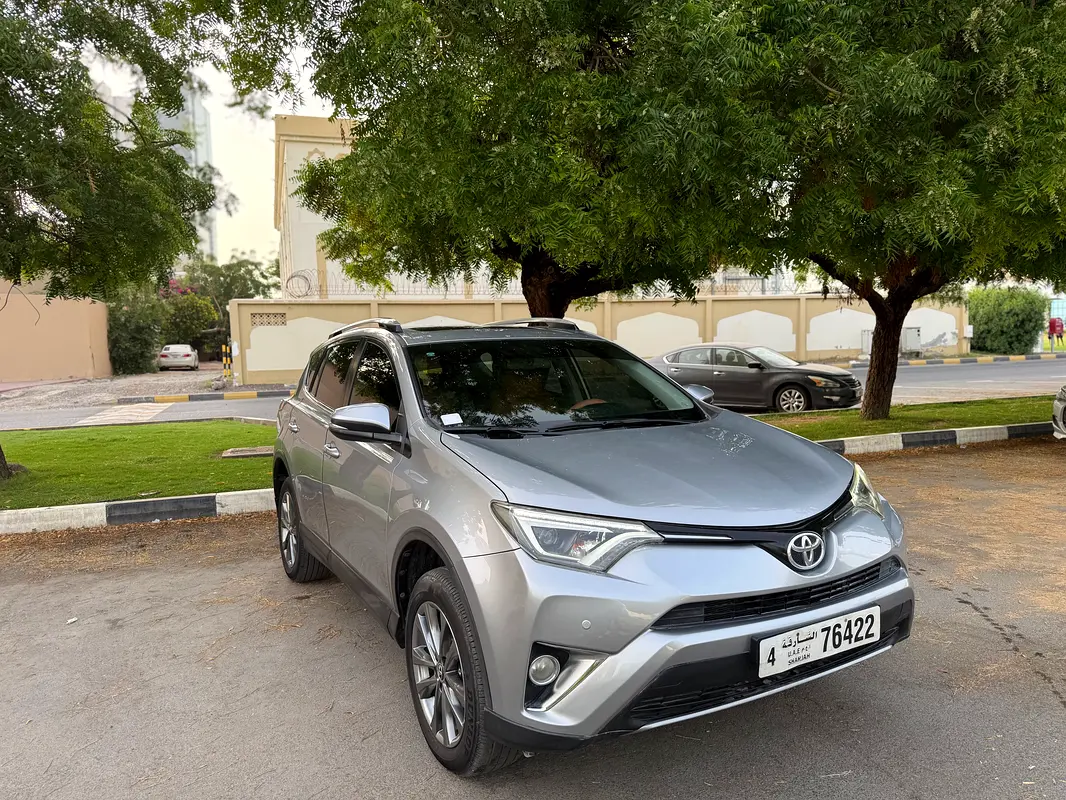 Toyota Rav 4 2018 — photo 1 of 14