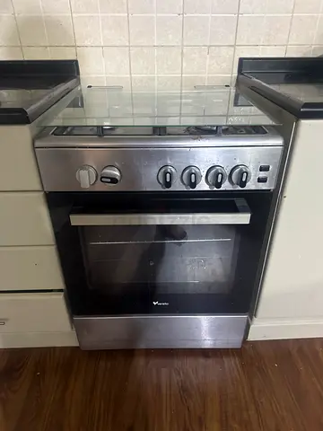 Used stainless steel freestanding gas oven with 4-burner hob