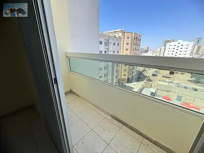 شقة غرفة وصالة للإيجار السنوي في الراشدية 3 بعجمان، موقع مميز قريب من مطحنة هاشم وجميع الخدمات اليومية، بتصميم عملي وإضاءة وتهوية ممتازة. البناية هادئ
