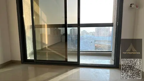 غرفتين وصاله مع بلكون الغرفتين ماستر شهر مجاني باركنج مجاني اجمالي ٣ حمام مساحات كبيره قريب جميع الخدمات والمدارس و الجامعات وسهل الخروج للشارقه ودبي