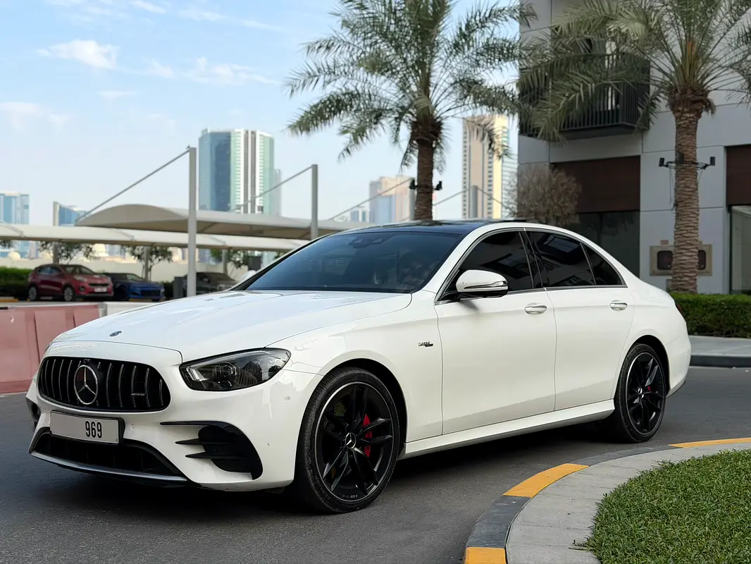 Mercedes-Benz E-Class 2021 — photo 1 of 11