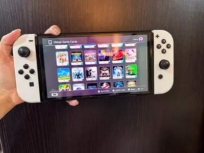 Nintendo Switch OLED with white Joy-Con - Good condition, many digital games