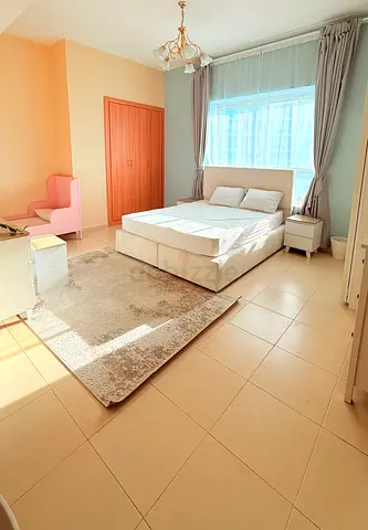 HIGH END FULLY FURNISHED MASTER SUITE, With All bills  Parking. 🅿️ - Move in 10 May.