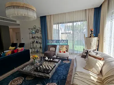 Spacious Corner 5BR Villa | Prime Community