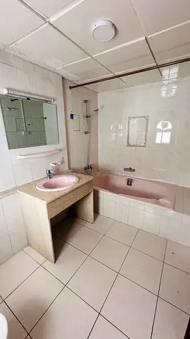 Premium master bed room near airport road opposite Canadian med center
