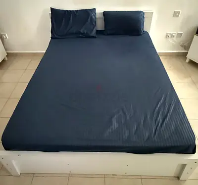 Bed Frame  Mattress with 1 bedsheets (Queen Size)