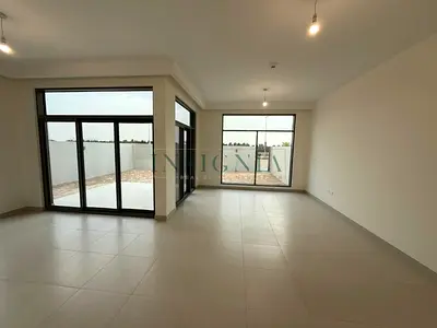 Single row - Middle unit - semi detached 4 Bedrooms 3 Parking's