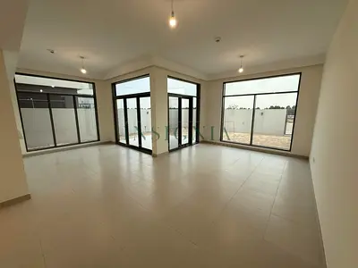 Single row - Middle unit - semi detached 4 Bedrooms 3 Parking's