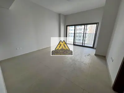 بسعر ممتاز جدا و مناسب للجميع موقع متميز جدا مع مطبخ امريكي تشطيبات ممتازه جدا مع بلكونه