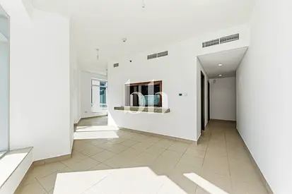 Unfurnished 1 BR | Spacious | Prime Location