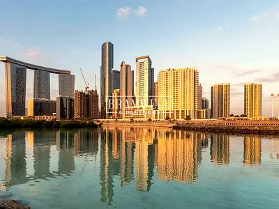 Chic | Modern Studio | Prime Waterfront Living