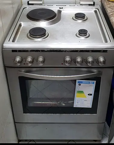 Used freestanding electric cooker with oven — 3 burner 1 electric plate