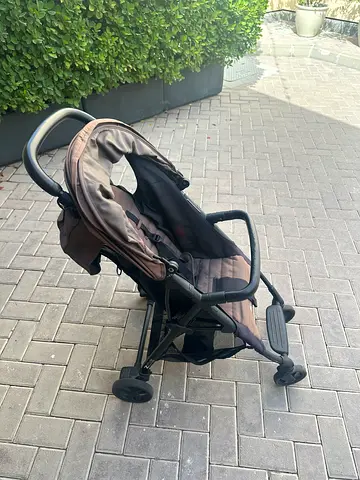 Yo Yo Lightweight single stroller in good used condition. Fits in overhead on plane