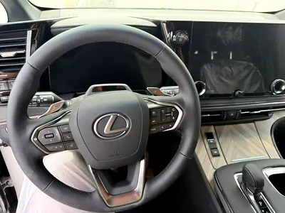 صورة 6 لـ 2025 Lexus LM-SERIES