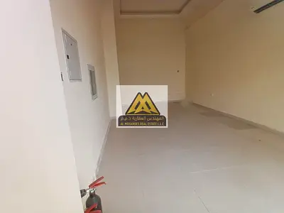 يتوفر محل تجاري مميز للإيجار السنوي في منطقة الحميدية 1 في إمارة عجمان، ويتميز بموقع استراتيجي قريب جداً من شارع الشيخ عمار، أحد أهم الشوارع الحيوية