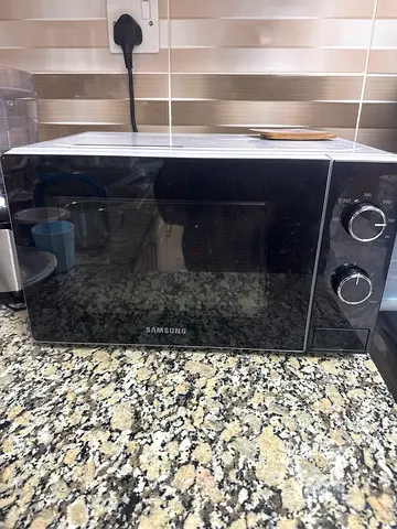 Samsung Compact Microwave Oven - Good Working Condition